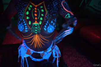 ASMR Gina Carla – Tetas de neon Premium onlyfans