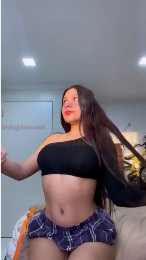 Esthefania17 - jovencita venezolana abriendo el culo onlyfans - Lovingsiren
