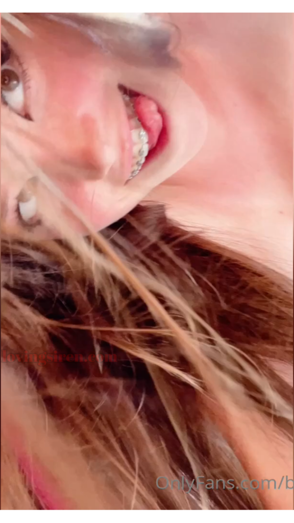 Belle Delphine - probando juguete nuevo onlyfans - Lovingsiren