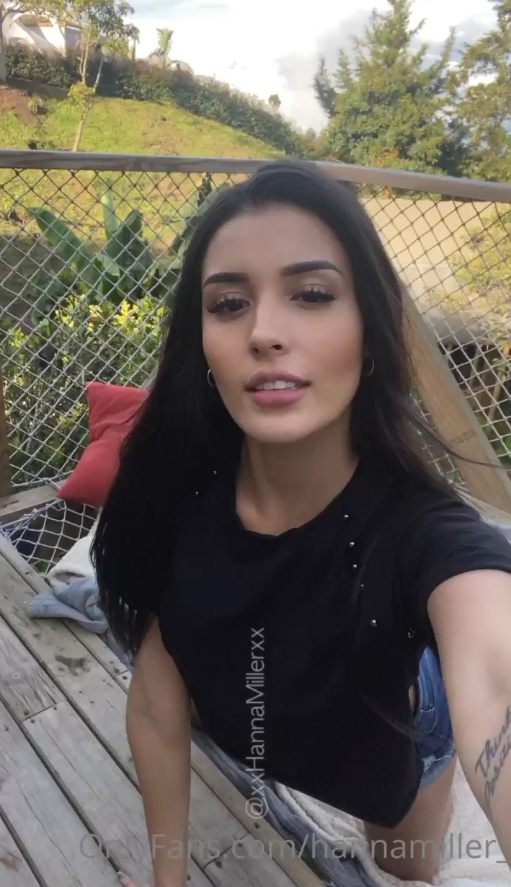 HANNA MILLER – MASTURBANDOSE AL AIRE LIBRE XXX