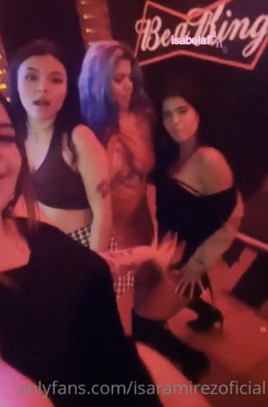 ISABELA RAMIREZ, MICHELLERABBIT, LILYROSSE Y BRENDIBU – FIESTA Y SEXO XXX