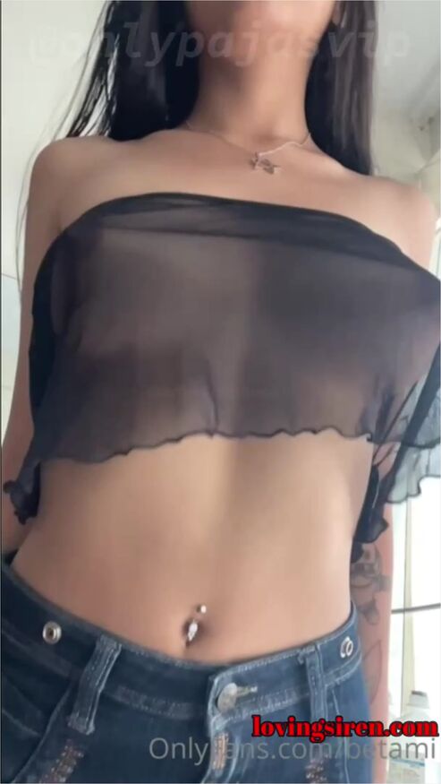 BETAMI MOSTRANDO EL CULITO Y LAS TETAS