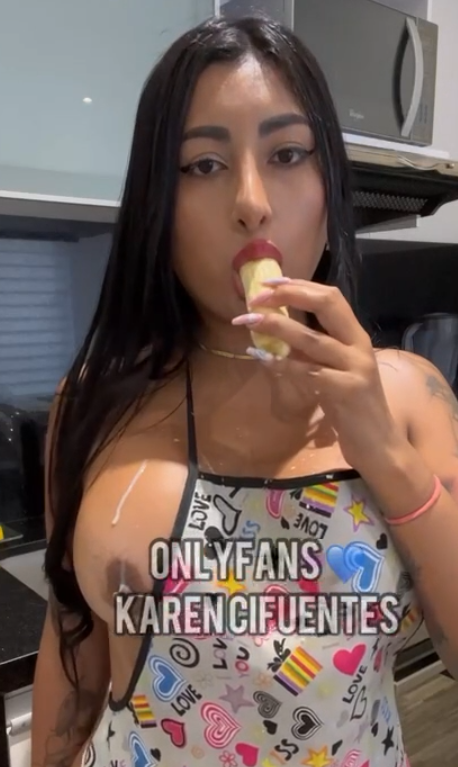 KAREN CIFUENTES – PREPARANDO POSTRE DESNUDA ONLYFANS