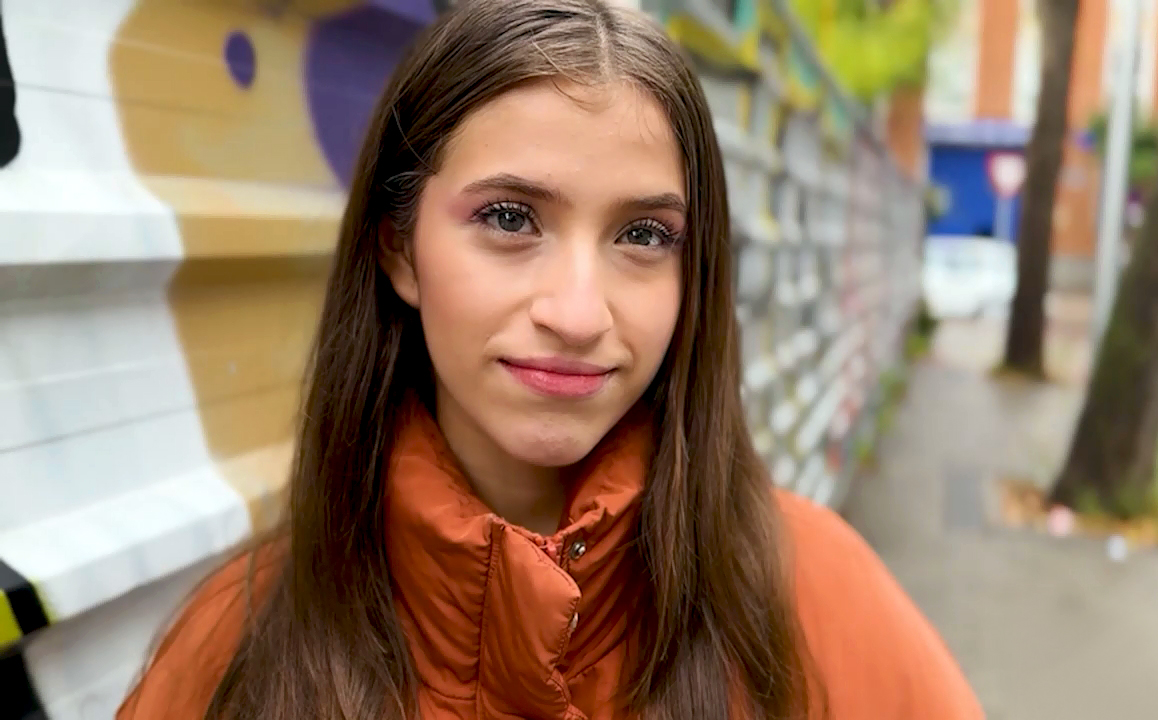 PUTALOCURA – Pilladas 19 añitos y culazo SOFIA SMITH