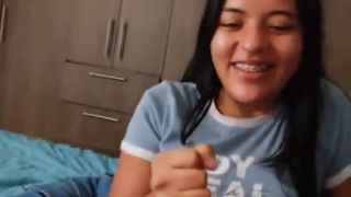 MISHELL GOMEZ – JUGANDO CON MI PRIMA A PIEDRA PAPEL O TIJERA SEXUAL