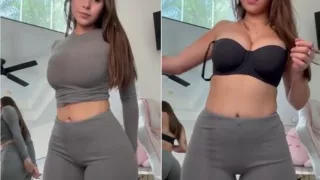 Sophieraiin – Lounge Lingerie Strip Tease Video Leaked