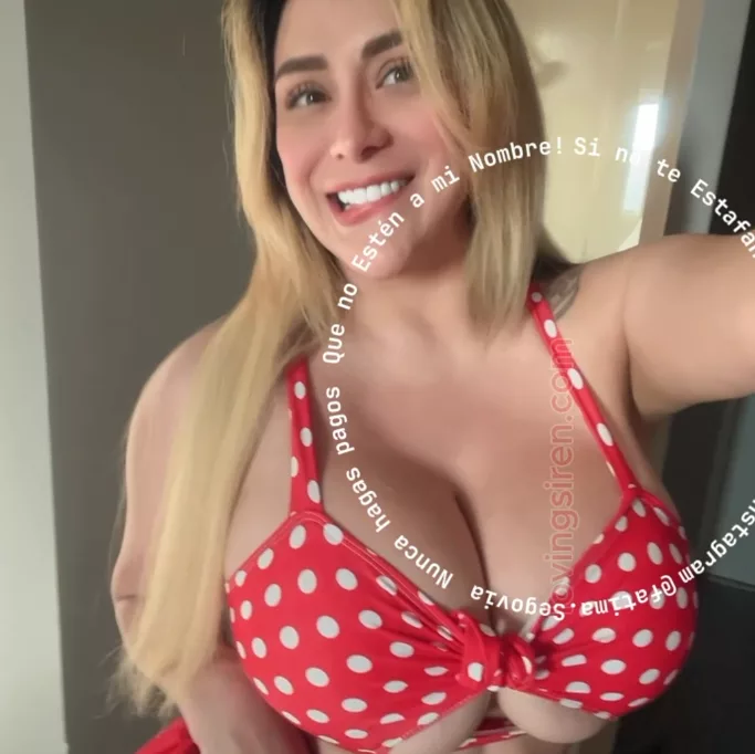FATIMA SEGOVIA – JUGANDO CON DILDO EN MINIFALDA ONLYFANS