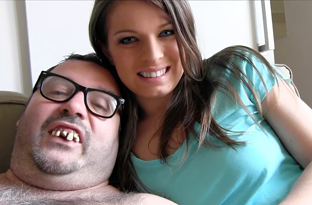 PUTALOCURA – MONA LEE – Tremenda diosa de ojos azules