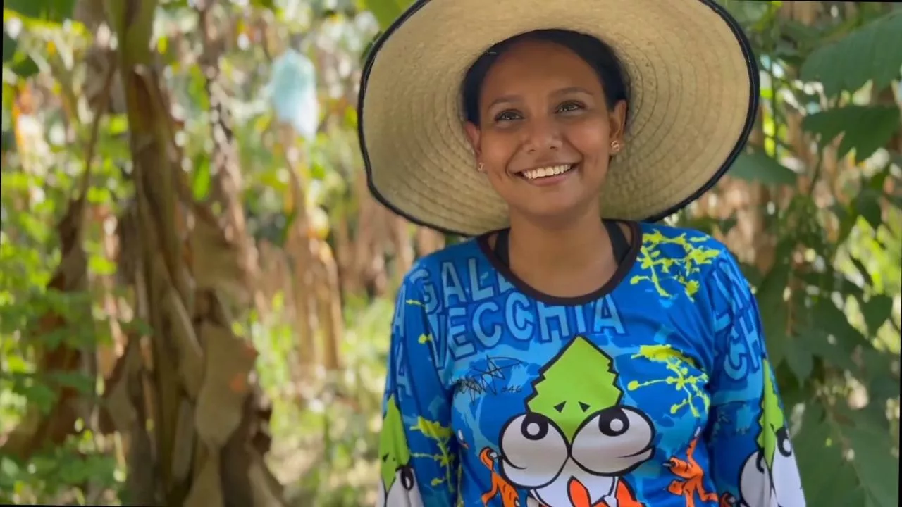 Campesina Colombiana Me Ayuda y Terminamos con un Final Feliz