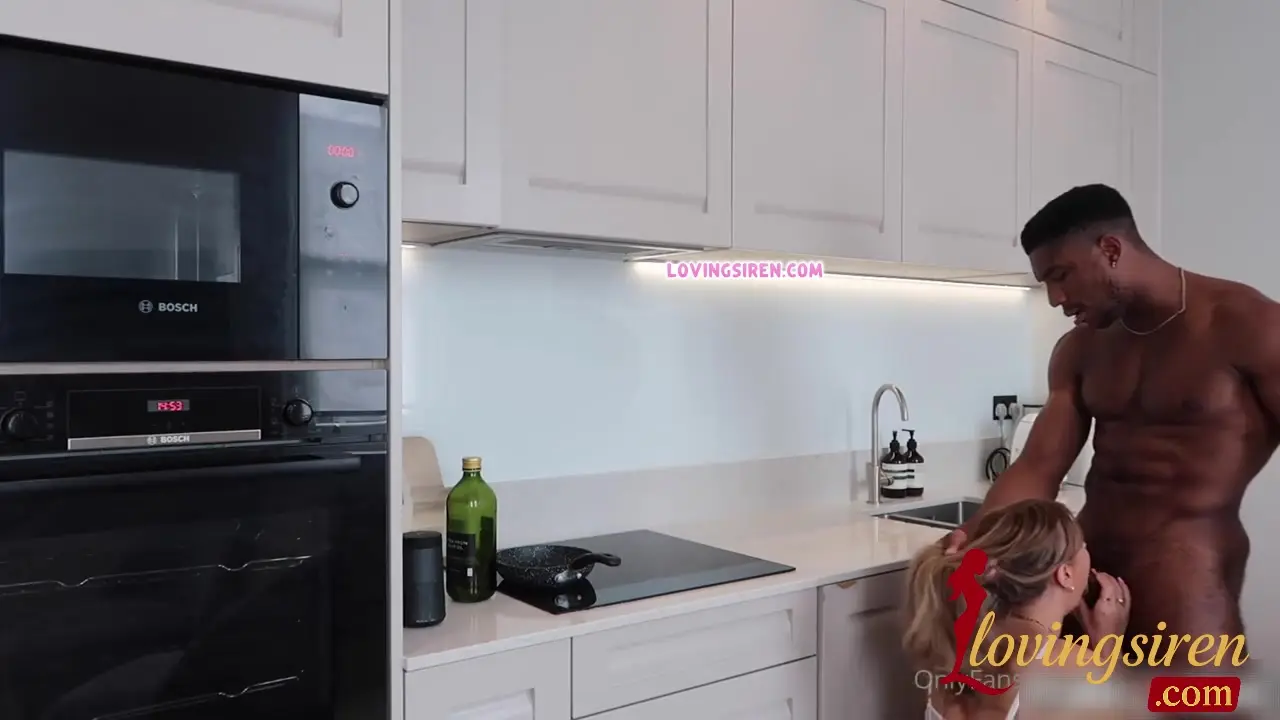 Lillian Phillips en la cocina deseo intenso con amante bien dotado